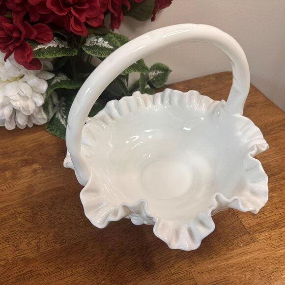 Fenton Milk Glass Cabbage Rose Basket‎ Vintage White Ruffled Edge Handle Wedding - Picture 4 of 5